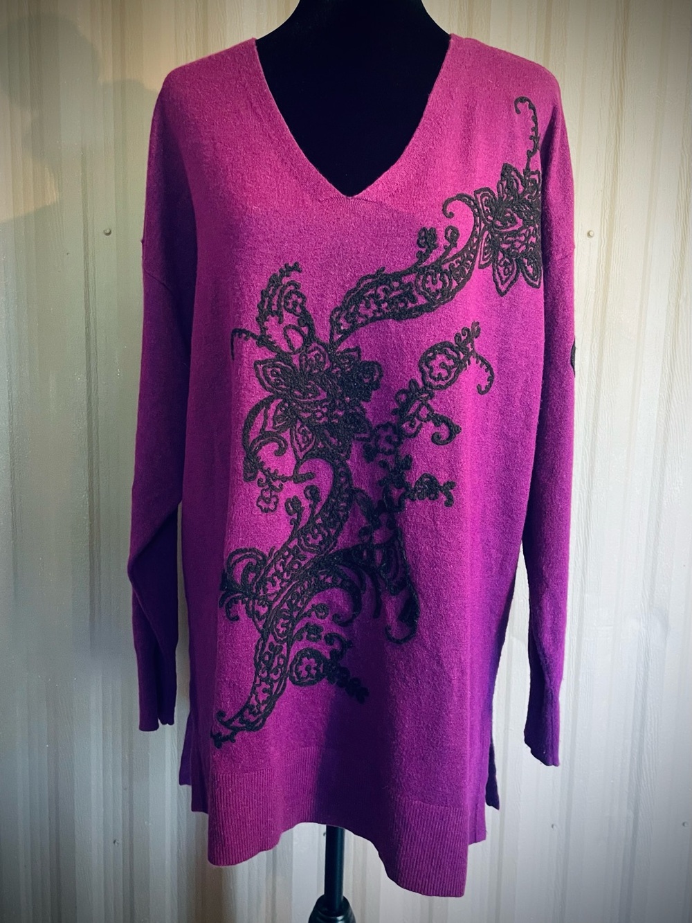 Chicos Purple V Neck Sweater Tunic Top Rayon Blend Cashmere Embroidery sz 3 XL - Picture 2 of 14